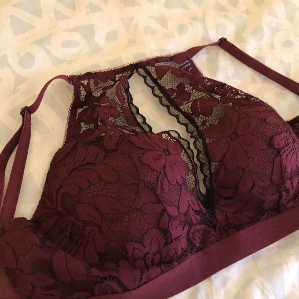 NWOT Saki Silver hi-neck keyhole bra